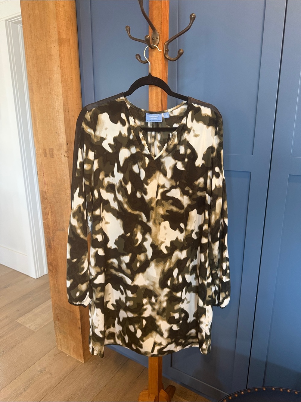 Vera Eang Olive Green & White Abstract dress belt is missing